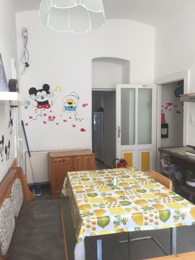 Chichilli Hostel Wien Exterior foto