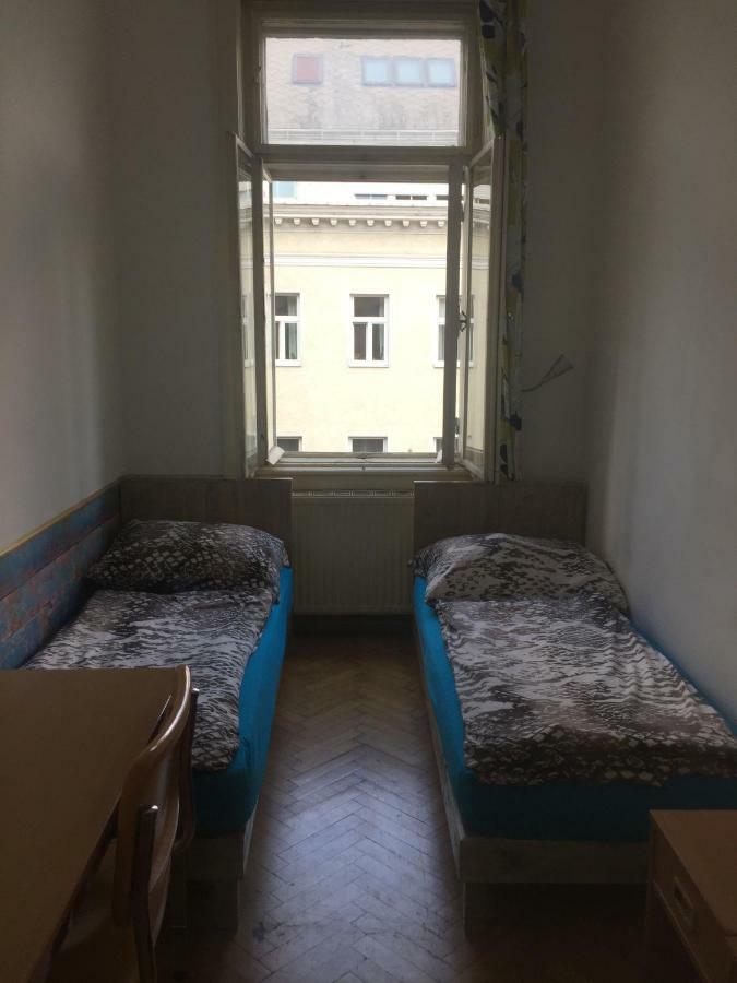 Chichilli Hostel Wien Exterior foto